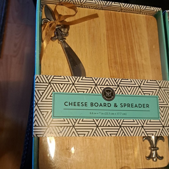 NIB - TWO Fabulous Cheese Boards with Spreaders - Cutting Boards - Picture 4 of 6
